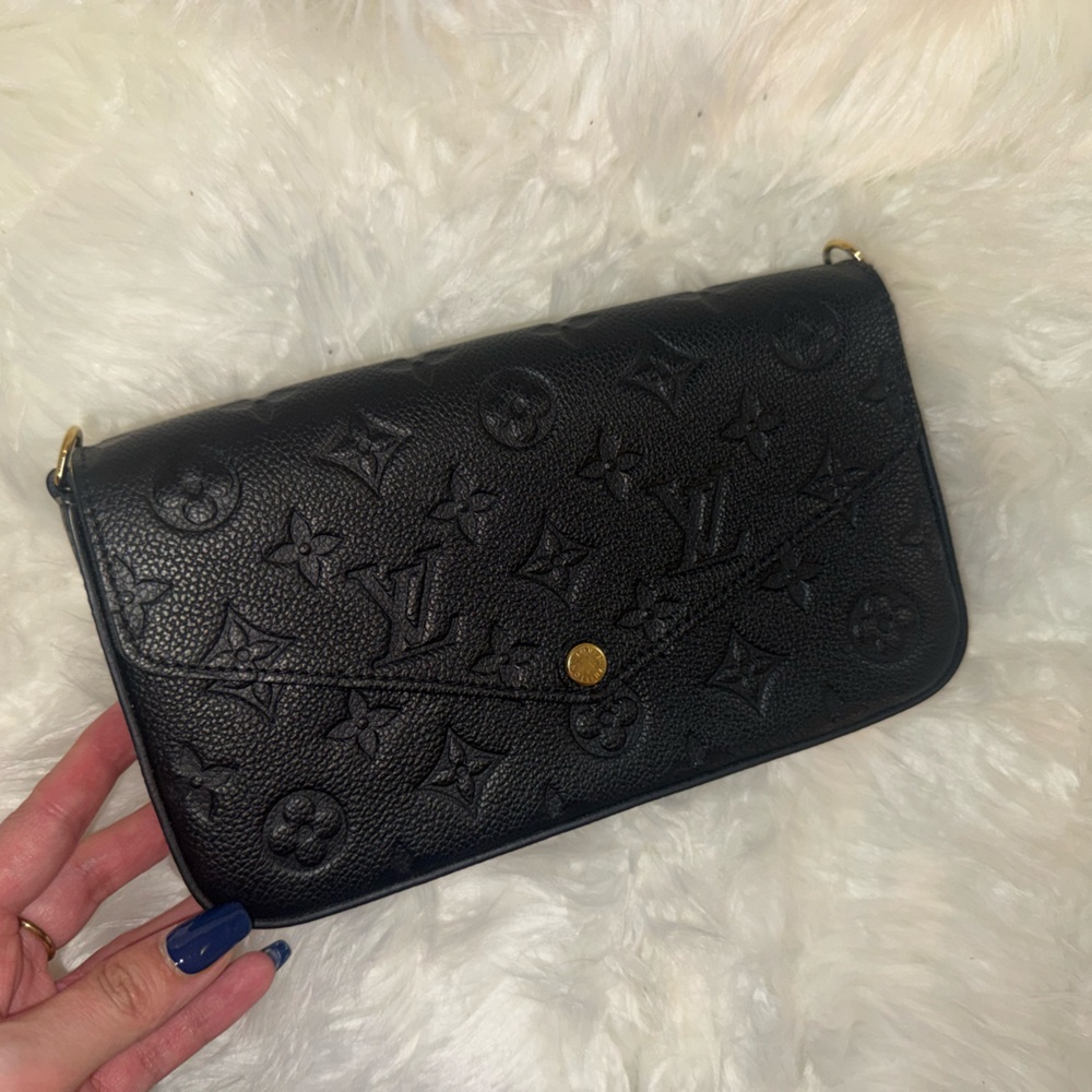 Louis Vuitton Black Monogram Leather Cross-body bag/ Clutch Pouch! 🖤💛